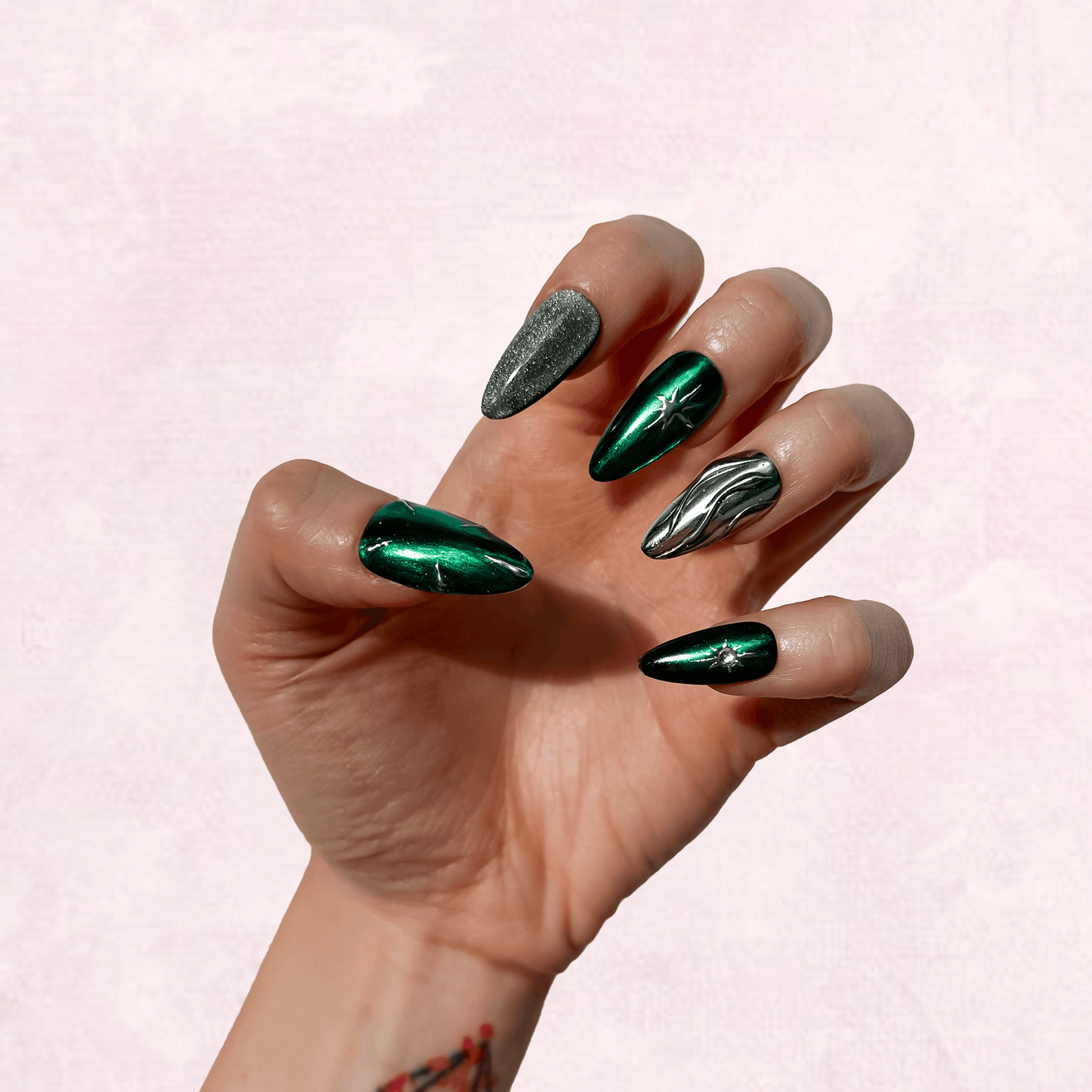 reusable press-on nails Men Are From Mars π½ (2 sets) - Chipped Social π
π» - the microchip manicure