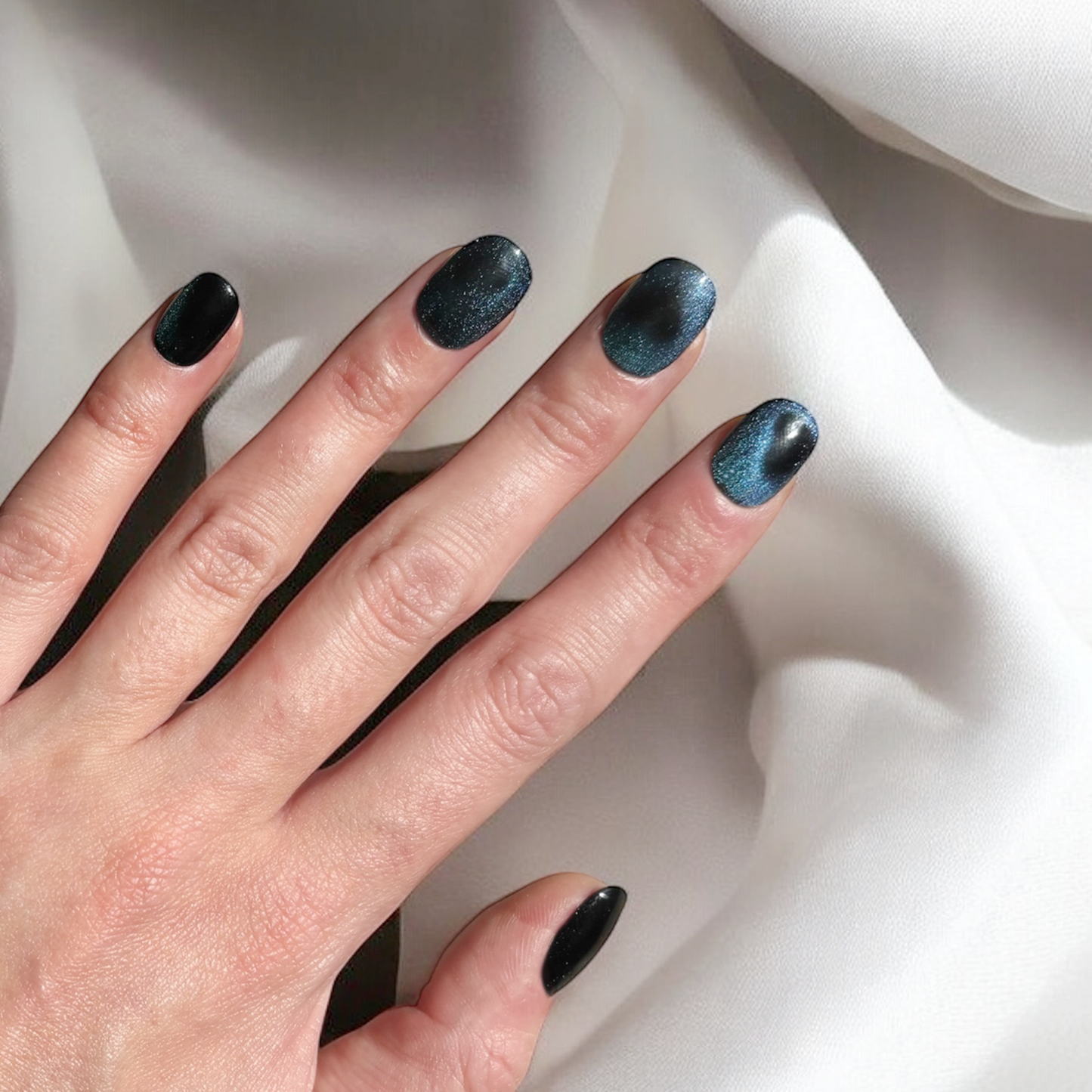 reusable press-on nails Gaslight 🖤 - Chipped Social 💅🏻 - the microchip manicure