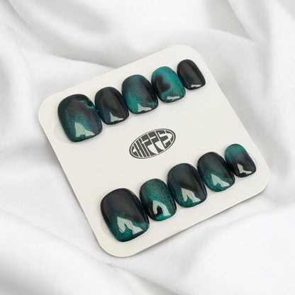 reusable press-on nails Gaslight 🖤 - Chipped Social 💅🏻 - the microchip manicure