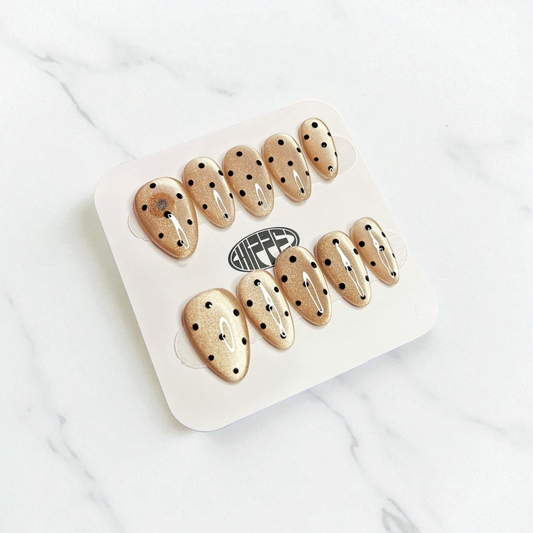 Dot Com ⚫️ NFC Nails That Share Your Socials