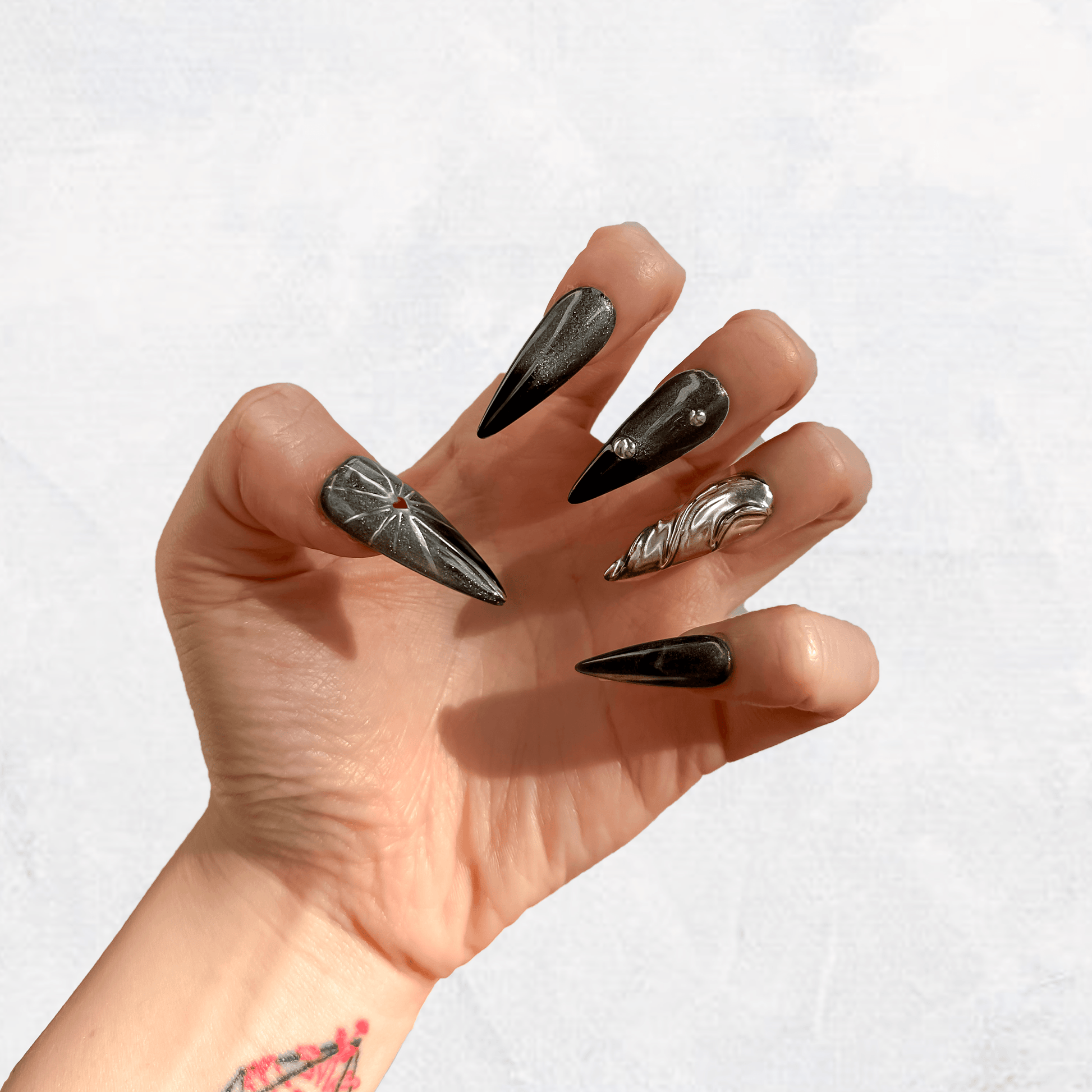 reusable press-on nails Clout Chaser 💍 (2 sets) - Chipped Social 💅🏻 - the microchip manicure